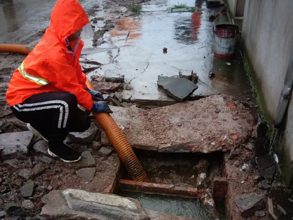 汾阳专业清理污水池 炜誉市政以规范流程守护城市 “肠道”